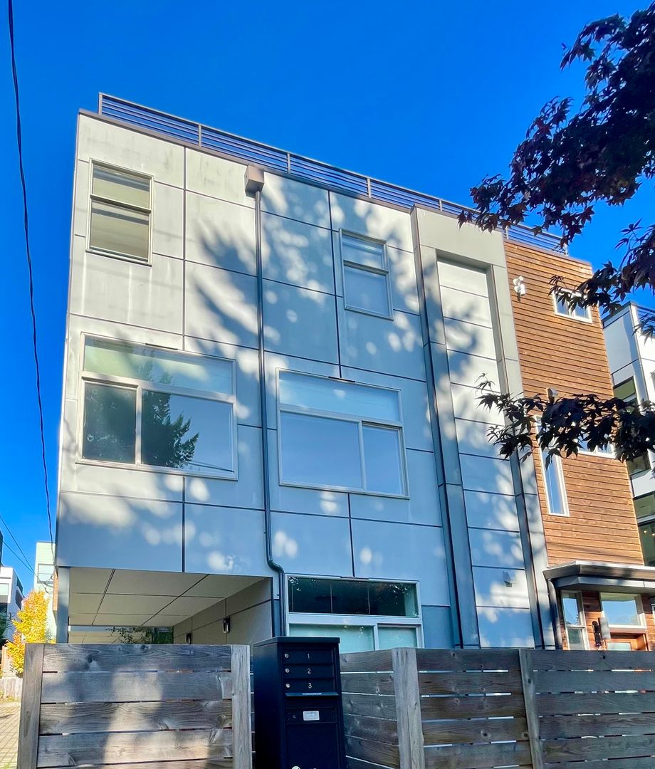 Seattle House: 2024 NW 62nd St Unit #A
