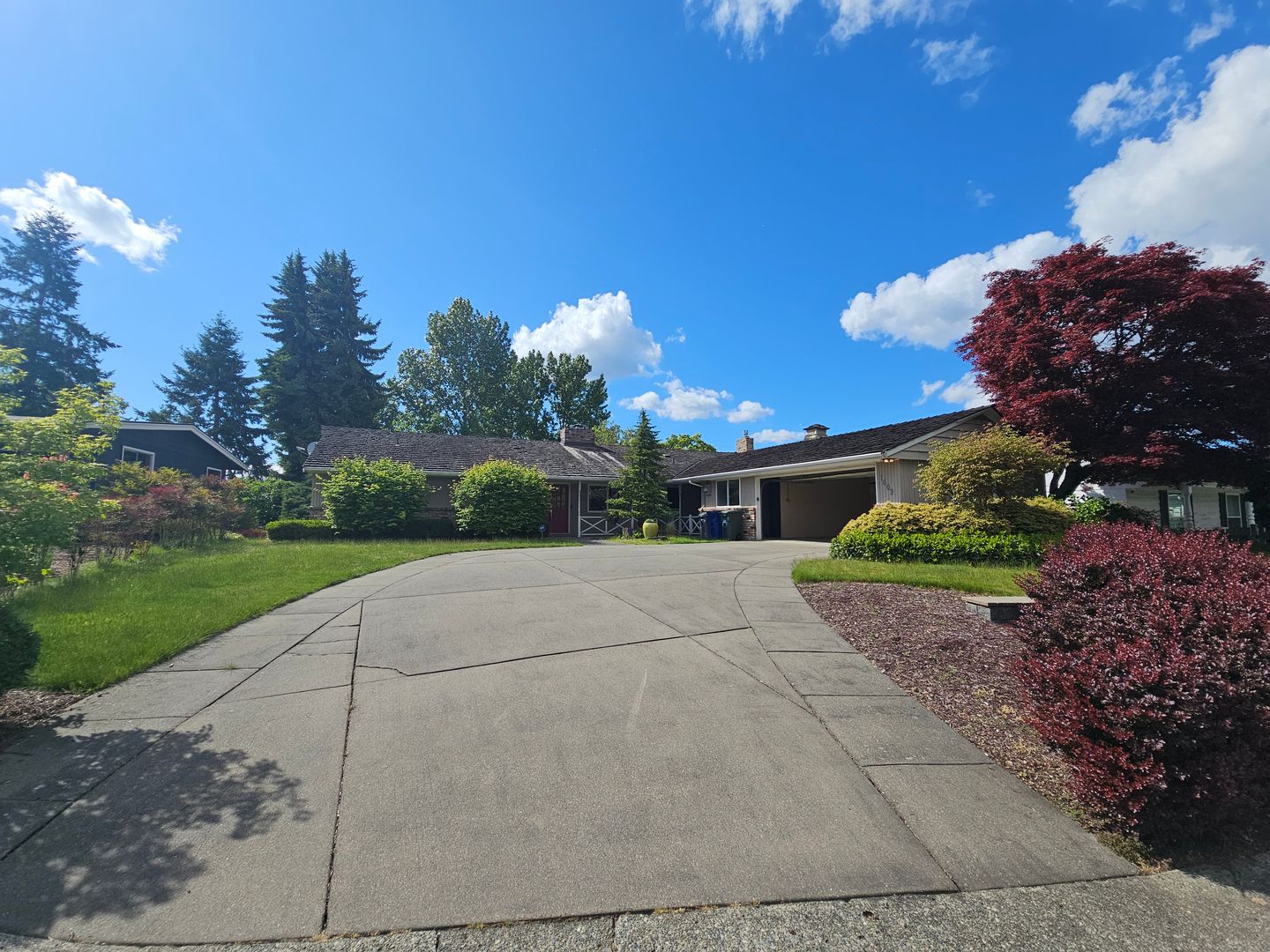 Bellevue House: 1609 121st Ave SE