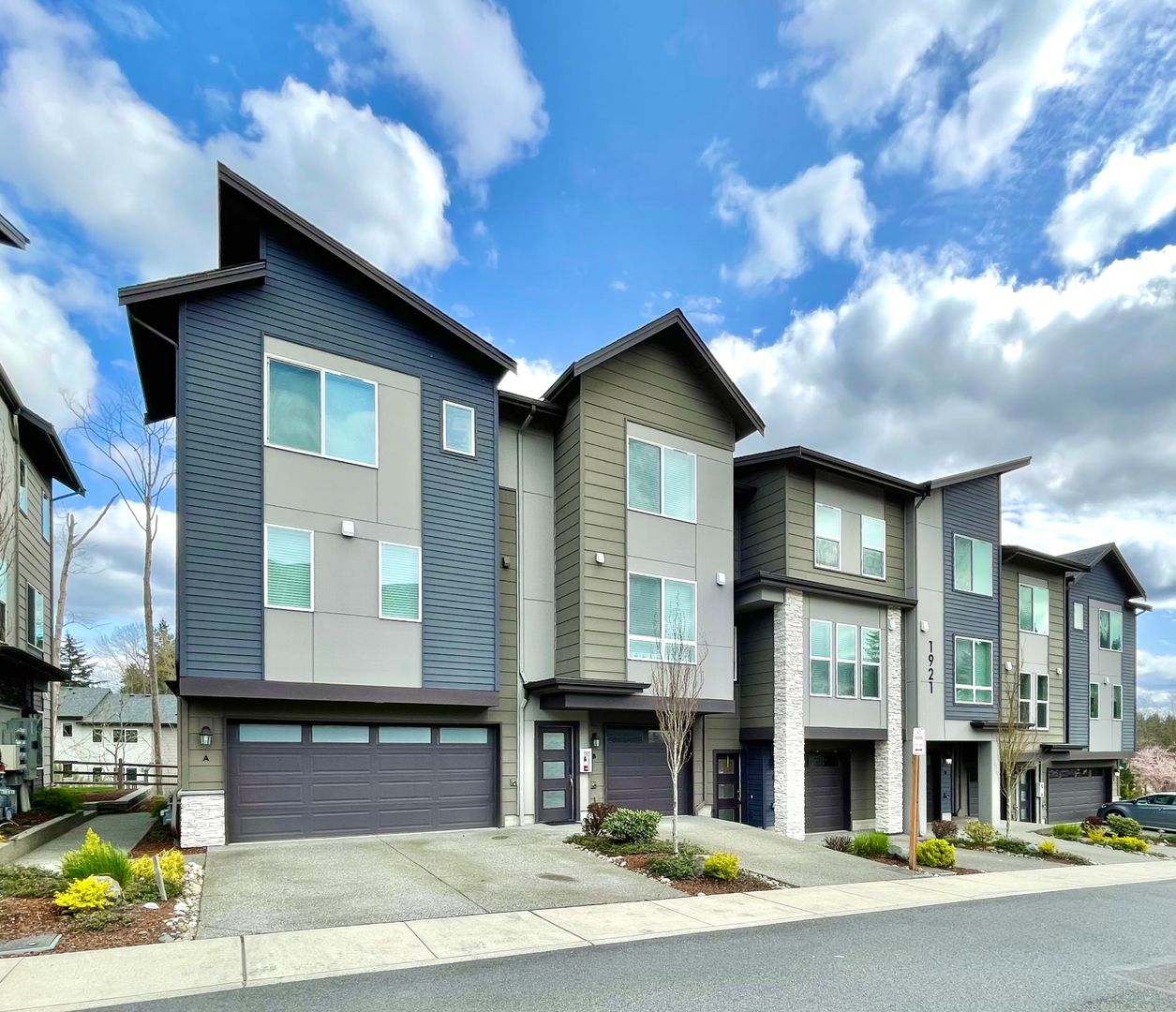 Everett House: 1921 129th Place SW Unit #A