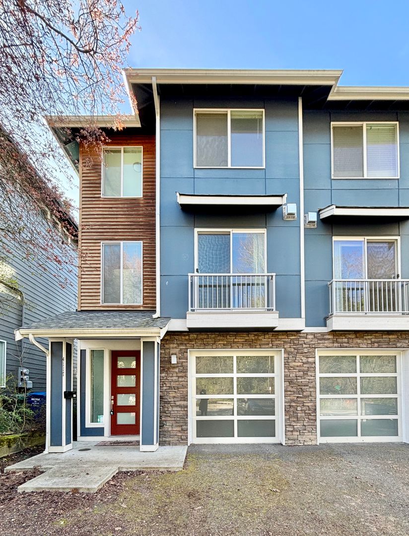 Seattle House: 4117 Delridge Way SW