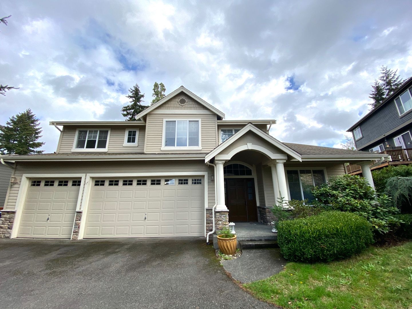 Newcastle House: 11922 SE 73rd Place