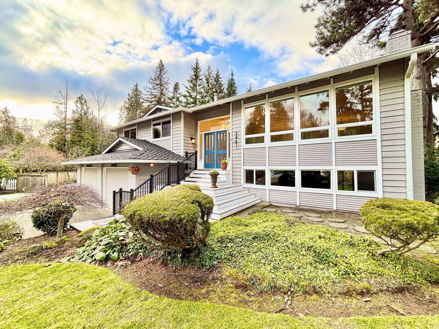 Medina House: 2461 78th Ave NE