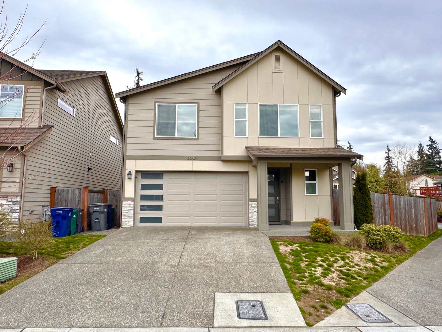 Lynnwood House: 20811 9th Pl W