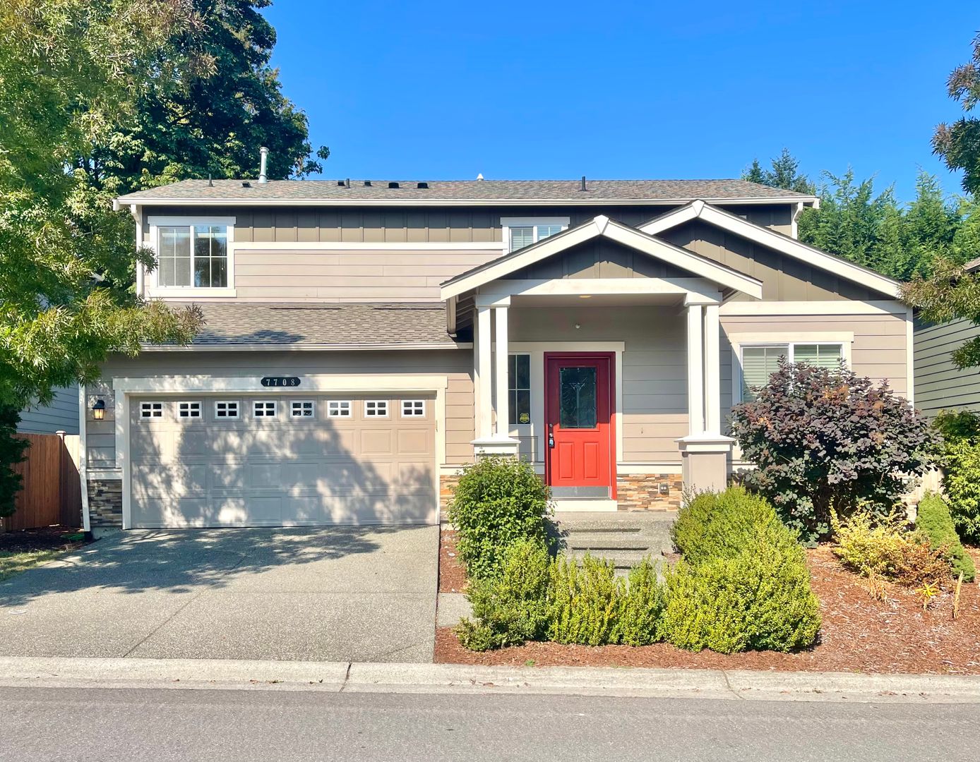 Kenmore House: 7708 NE 201st Pl