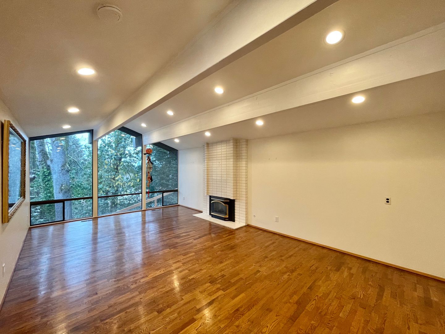 Clyde Hill House: 8611 NE 26th Pl