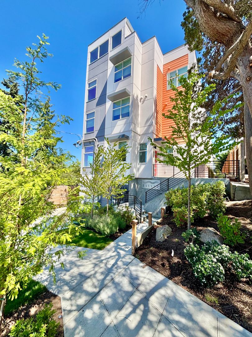 Seattle Townhome: 3816 A 13th Ave W