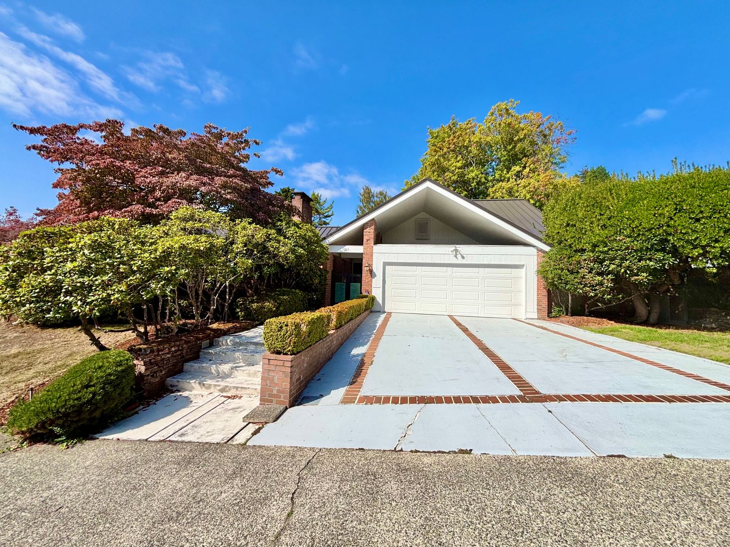Seattle House: 6016 NE Keswick Dr