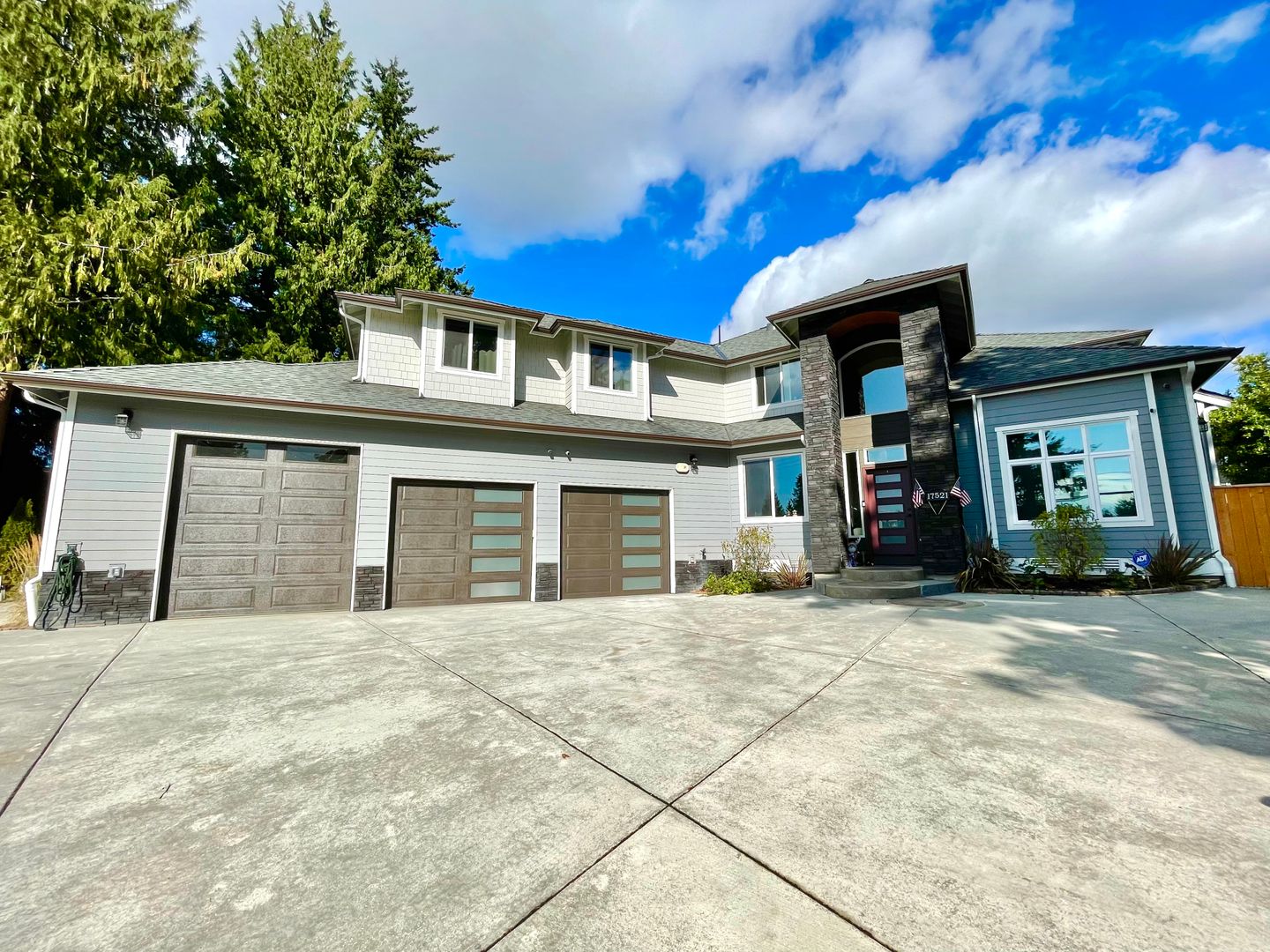 Lynnwood House: 17521 44th Ave W