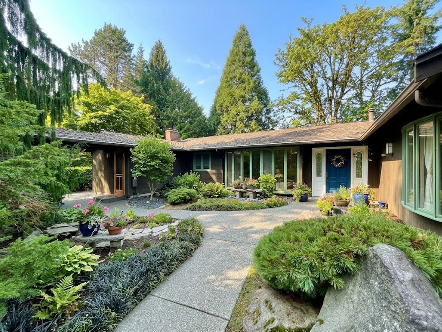 Clyde Hill House: 8611 NE 26th Pl