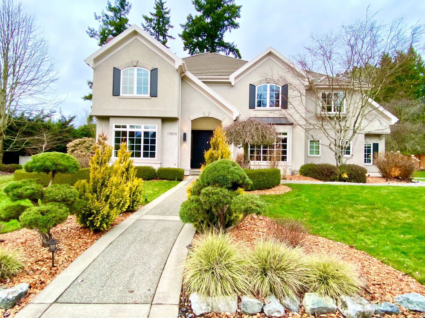 Bellevue House: 13850 NE 1st Place