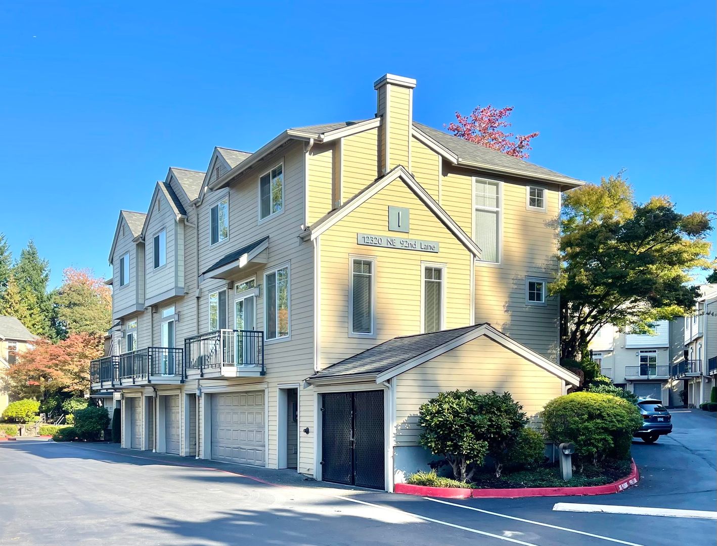 Kirkland Townhome: 12320 NE 92nd Ln #301