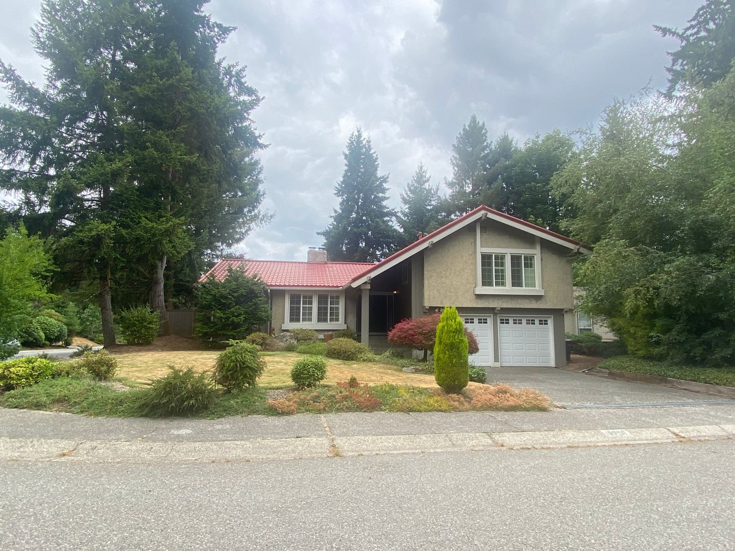 Bellevue House: 15802 SE 47th St