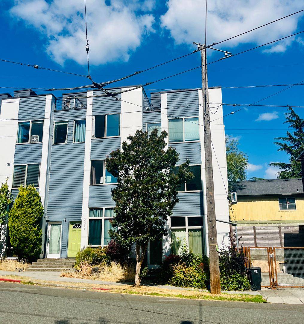 Seattle House: 2516 S Dearborn St