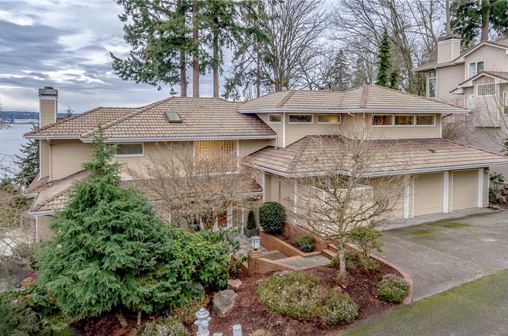 Mercer Island House: 9055 SE 79th ST