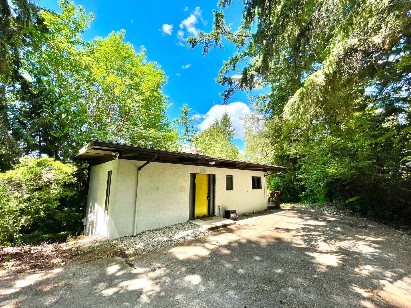 Bellevue House: 16222 SE 24th St