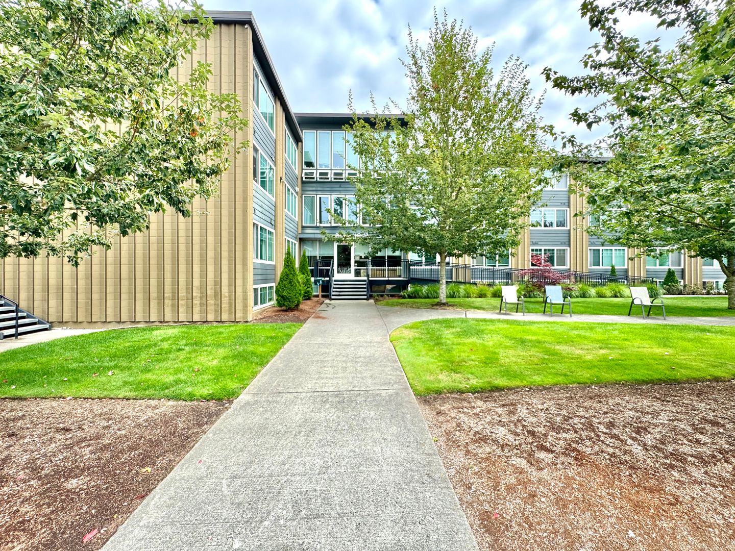 Everett Apartment: 3515 Hoyt Ave