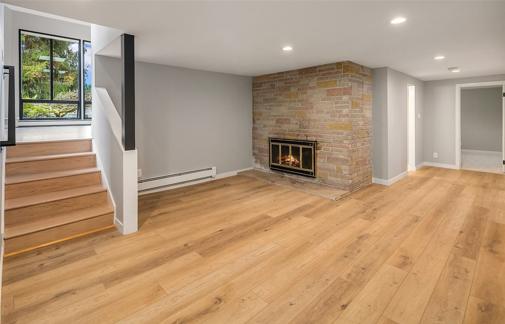 Hunts Point House: 3039 Hunts Point Cir