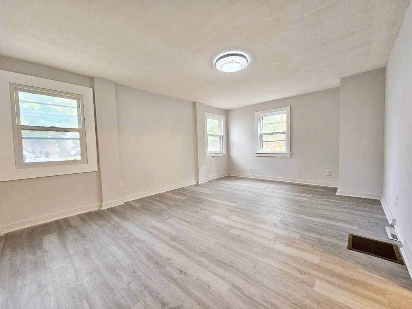 Springfield Apartment: Eastern Ave