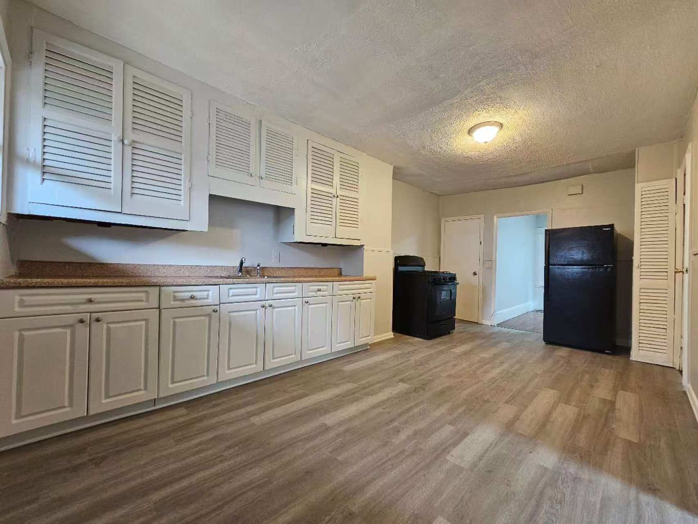 Springfield Apartment: 27 Loring St