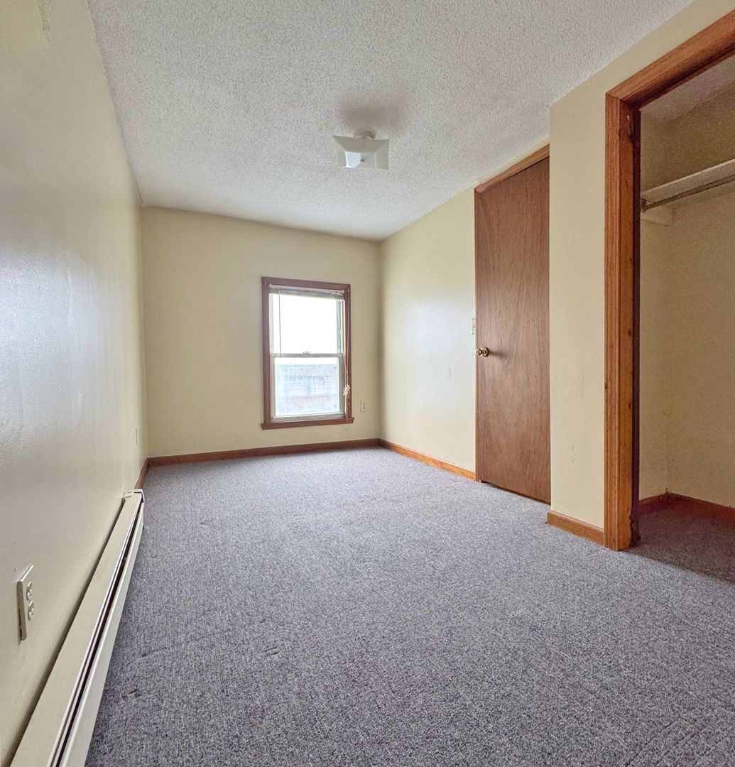 Chicopee Apartment: 384 Front St