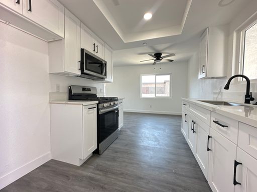 Fully Remodeled 2 Bed, 1 Bath Apartment with Large Private Balcony – Santa Ana – photo 1
