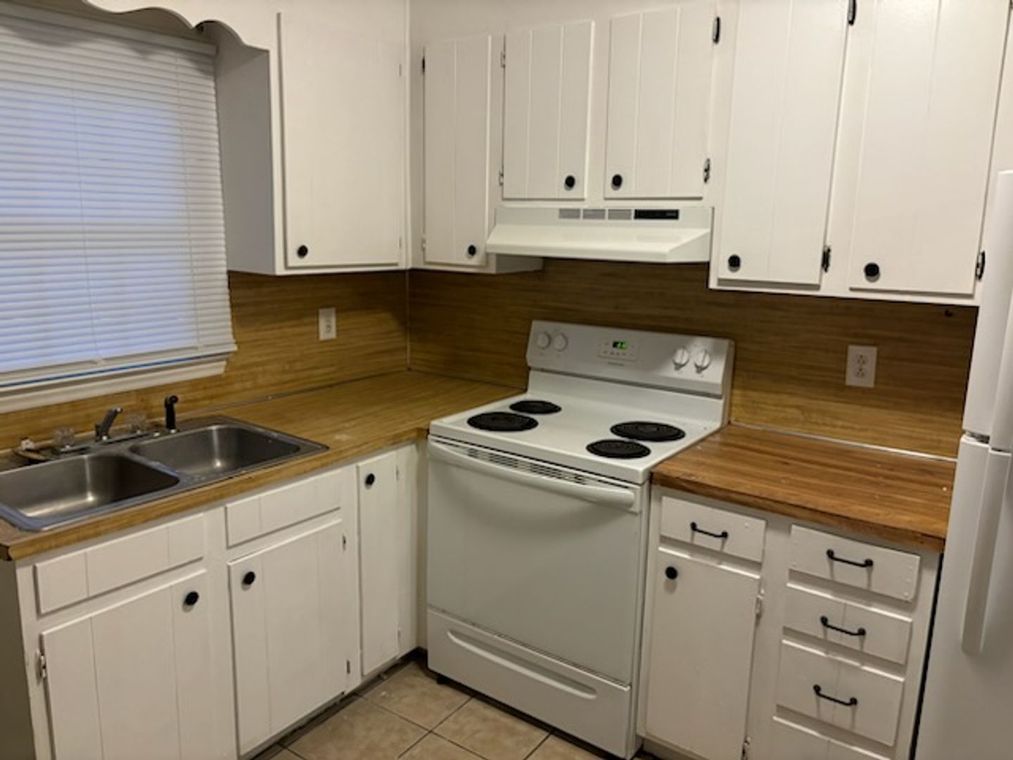 Hickory Apartment: 211 8th Ave Drive