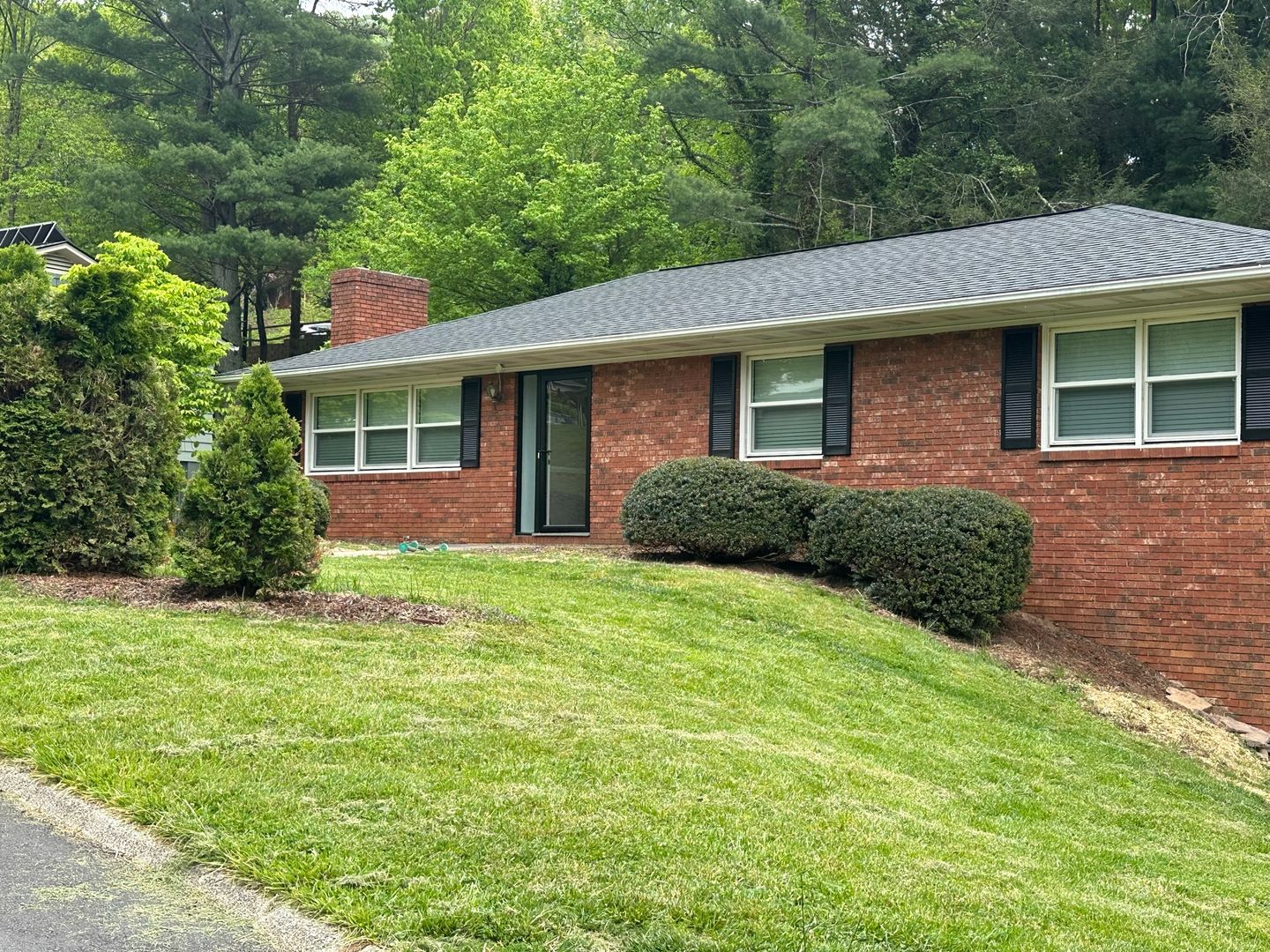 Asheville House: 11 Mountain Brook Rd