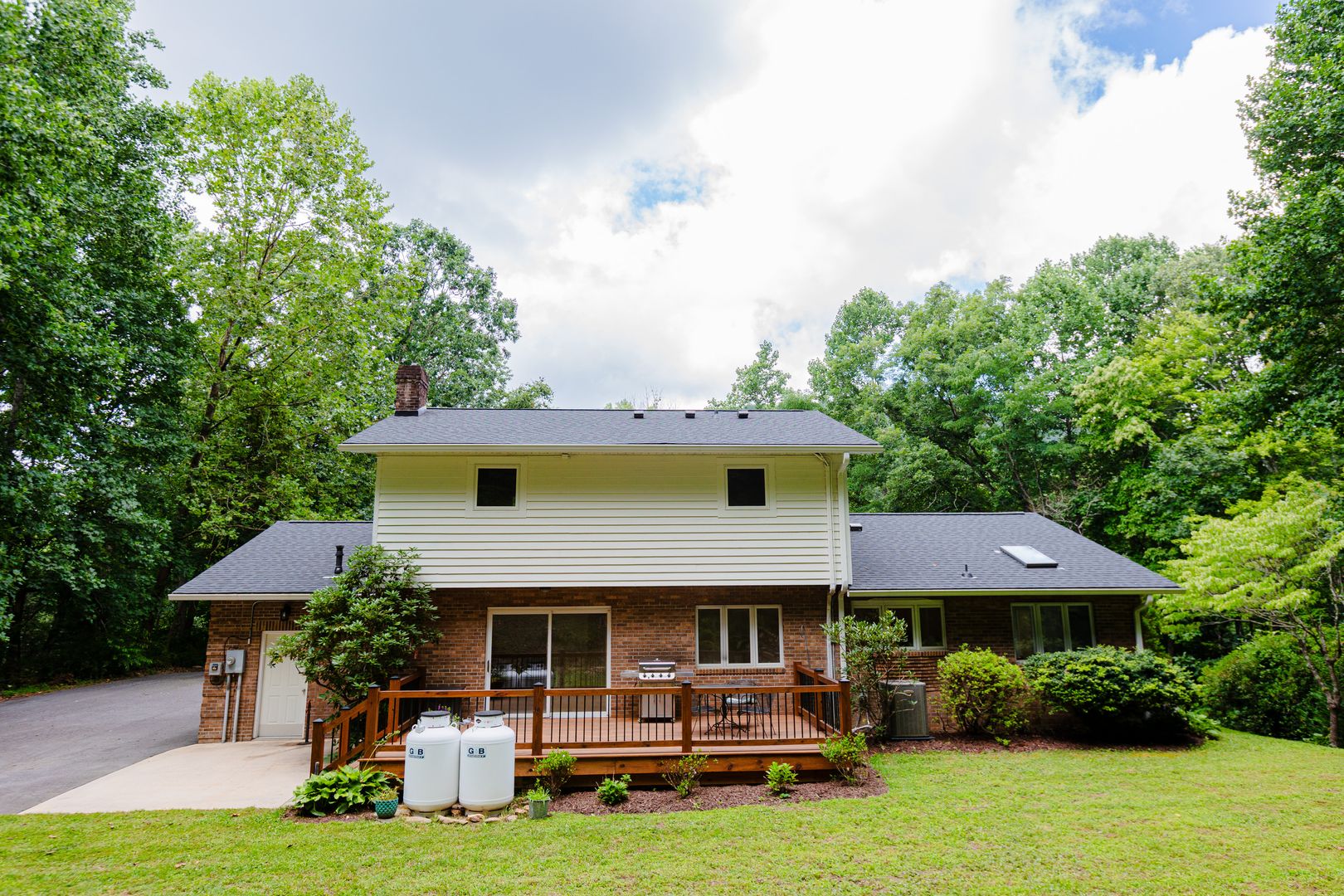 Asheville House: 26 Indian Knob Rd