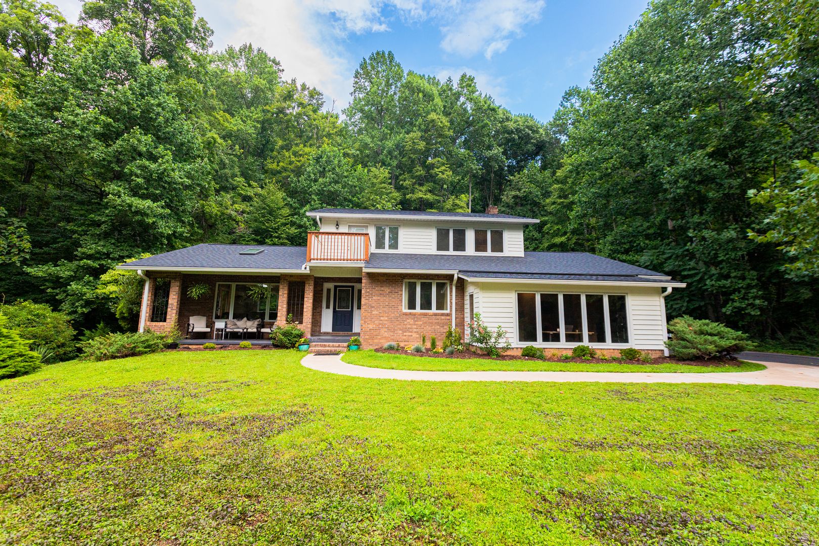Asheville House: 26 Indian Knob Rd