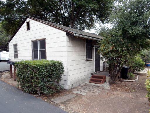 Rustic studio in a duplex located with-in the Harder RV Storage facility