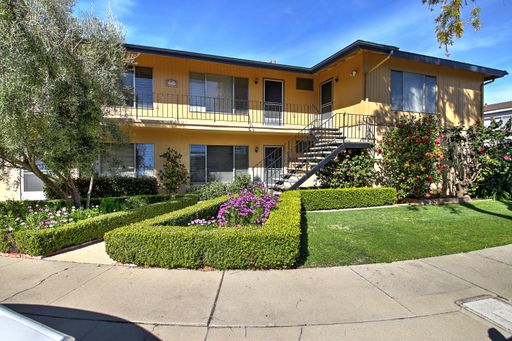 Terrific Location! Downstairs unfurnished 1 bedroom in a complex of just 6 units! – photo 1