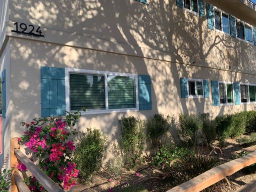 Fully Renovated Westside Two-Bedroom Apartment! – photo 1