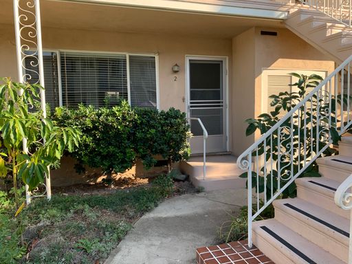 Fantastic mid-town neighborhood! Downstairs one bedroom with a shared garage space. – photo 1