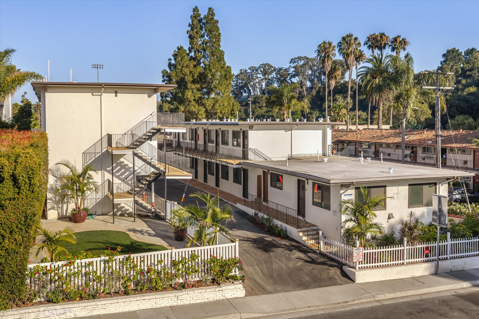 Santa Barbara Apartment: 427 West Montecito Street