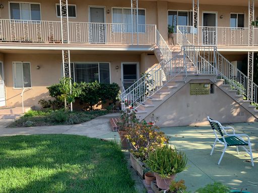 Mid-Town Location | Downstairs 1-Bedroom with Shared Garage Parking – photo 1