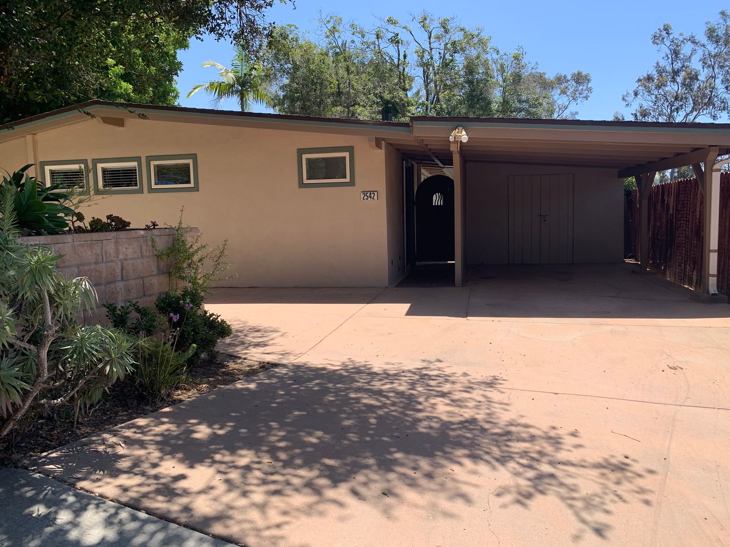Santa Barbara House: 2542 Crescent Avenue