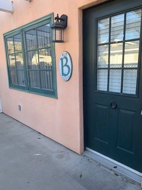 All Utilities Paid & California Co-signers Considered! Just Blocks to County Bowl and Downtown Santa Barbara! – photo 1