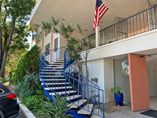 Spacious Top-Floor Two Bedroom Near Downtown Santa Barbara – photo 1