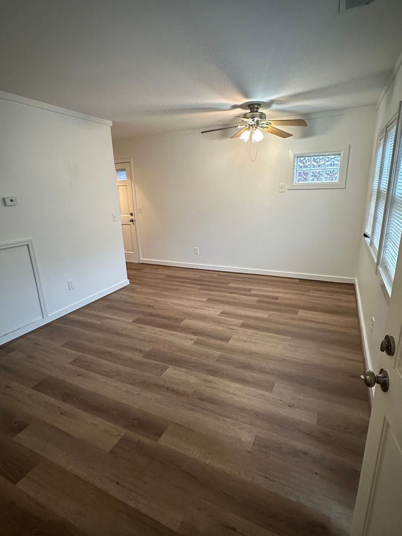 Columbia Apartment: 722 Holly Street