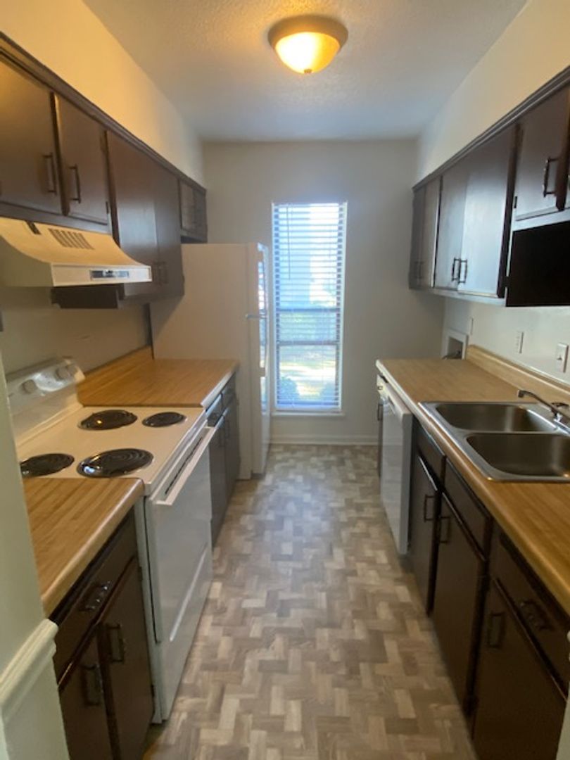 Columbia Apartment: 530 Deerwood Street