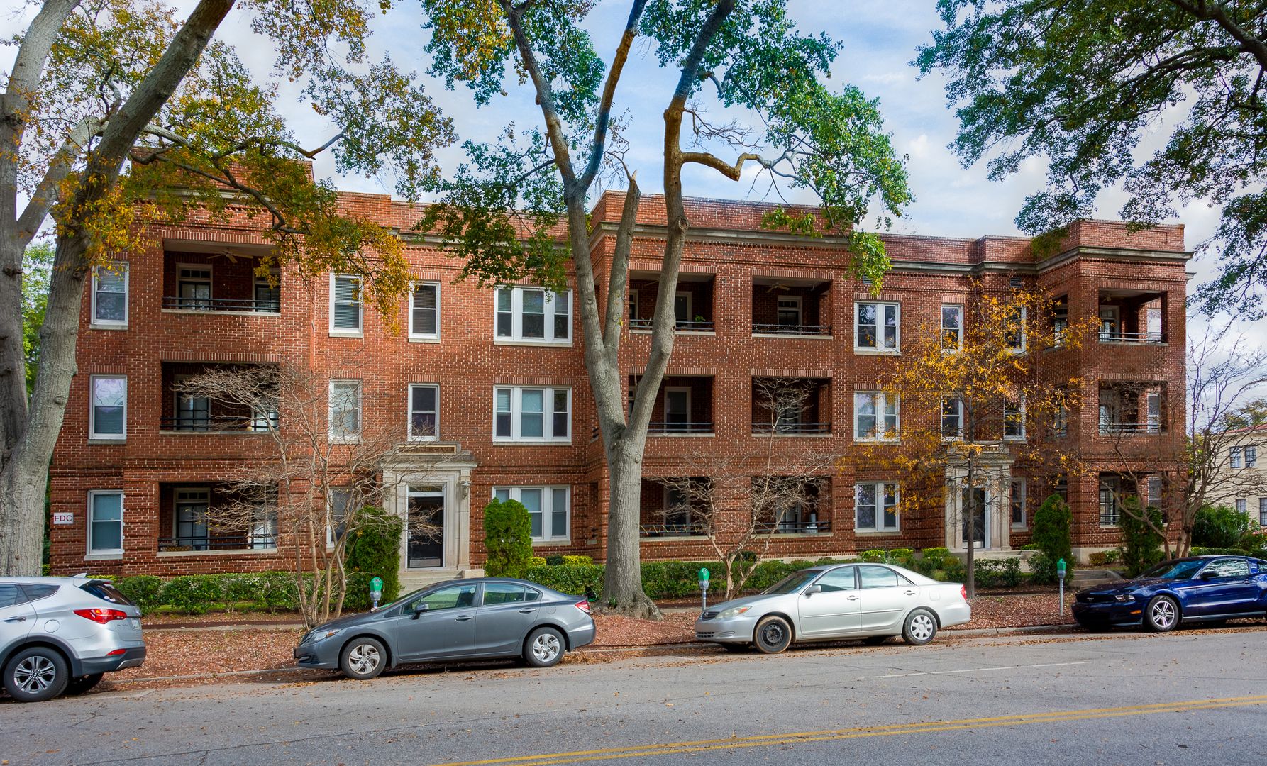 Columbia Apartment: 1018-1020 Marion Street