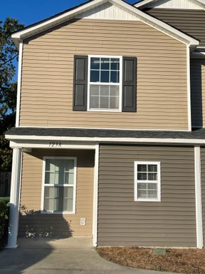 3bd/2.5ba Townhouse in Northeast Columbia – photo 1