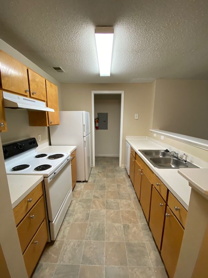 Columbia Apartment: 216 Deerwood Street