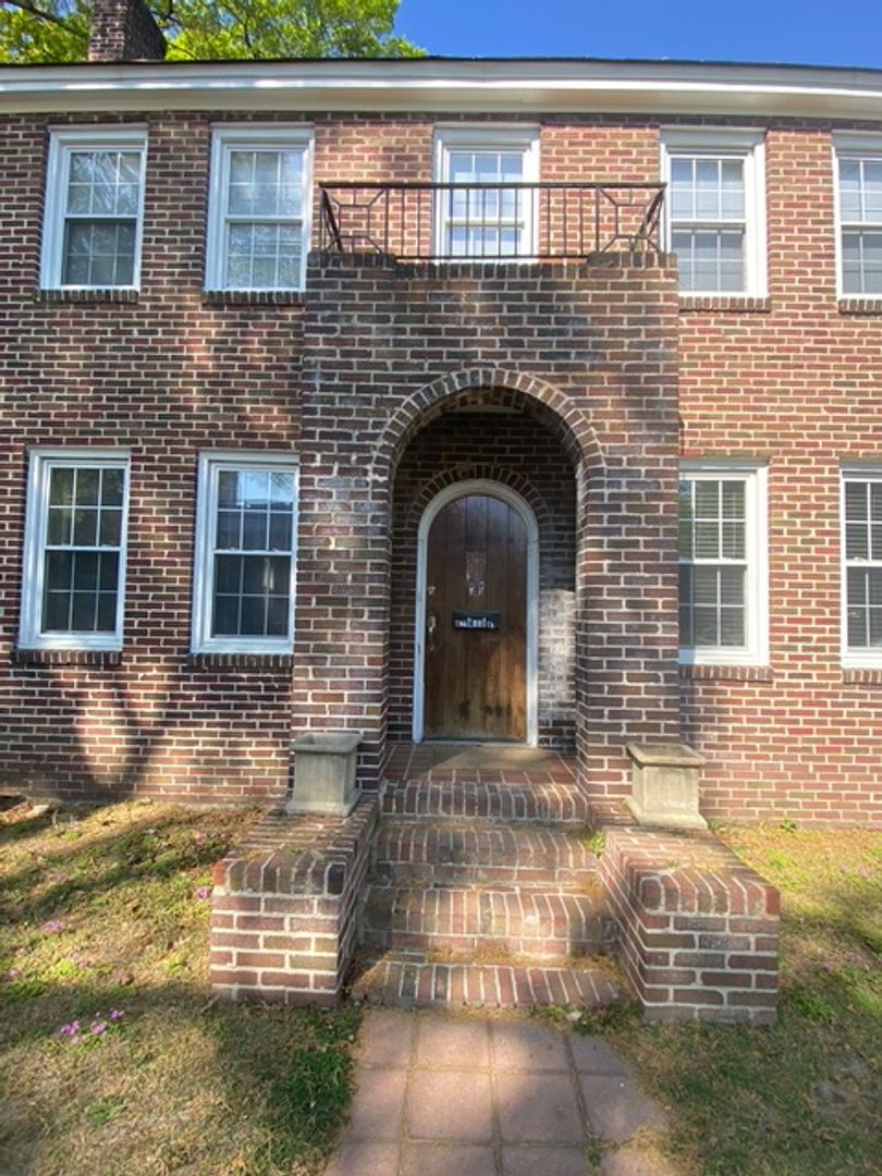 Columbia Apartment: 715-717 Sims Ave