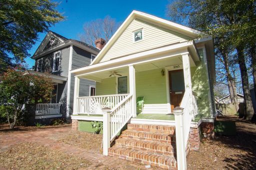 Charming 3 Bed/2 Bath Bungalow - Available in October!! – photo 1