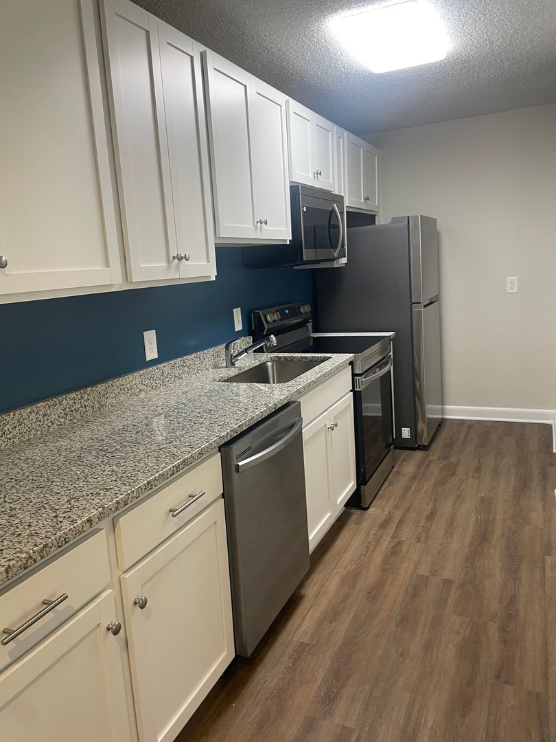 Lexington Apartment: 325 South Lake Drive