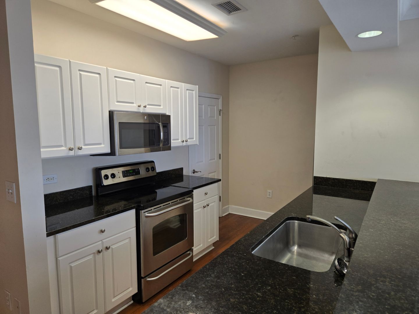 Columbia Apartment: 900 S Stadium Rd.