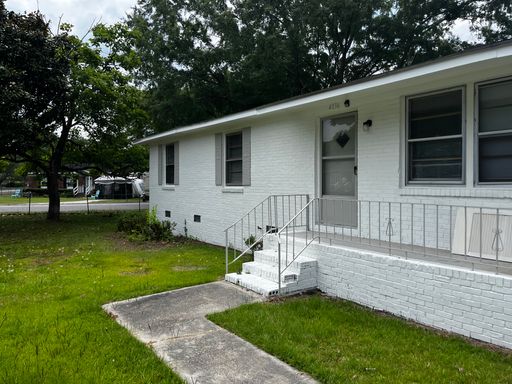 3 Bedroom, 1.5 Bath with Bonus Room – photo 1