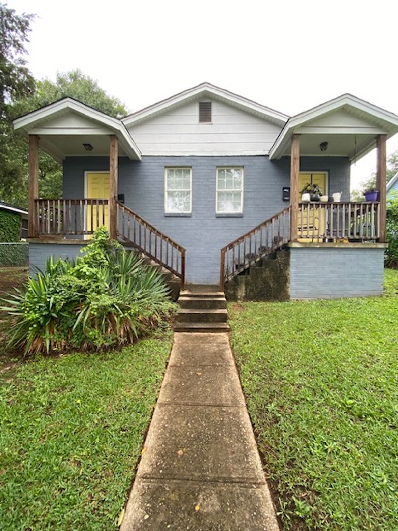 Columbia Apartment: 2902-04 Park Street