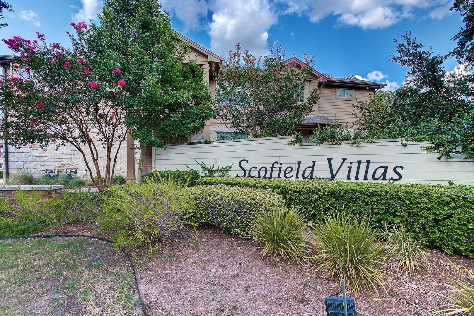 Austin House: 1310 W Parmer Ln